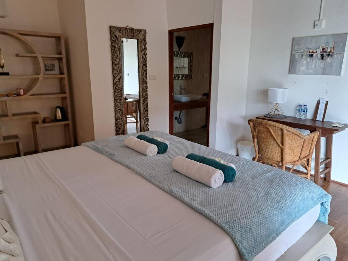 Laura Guest House-Adult Only- Hua Thanon  Екстер'єр фото