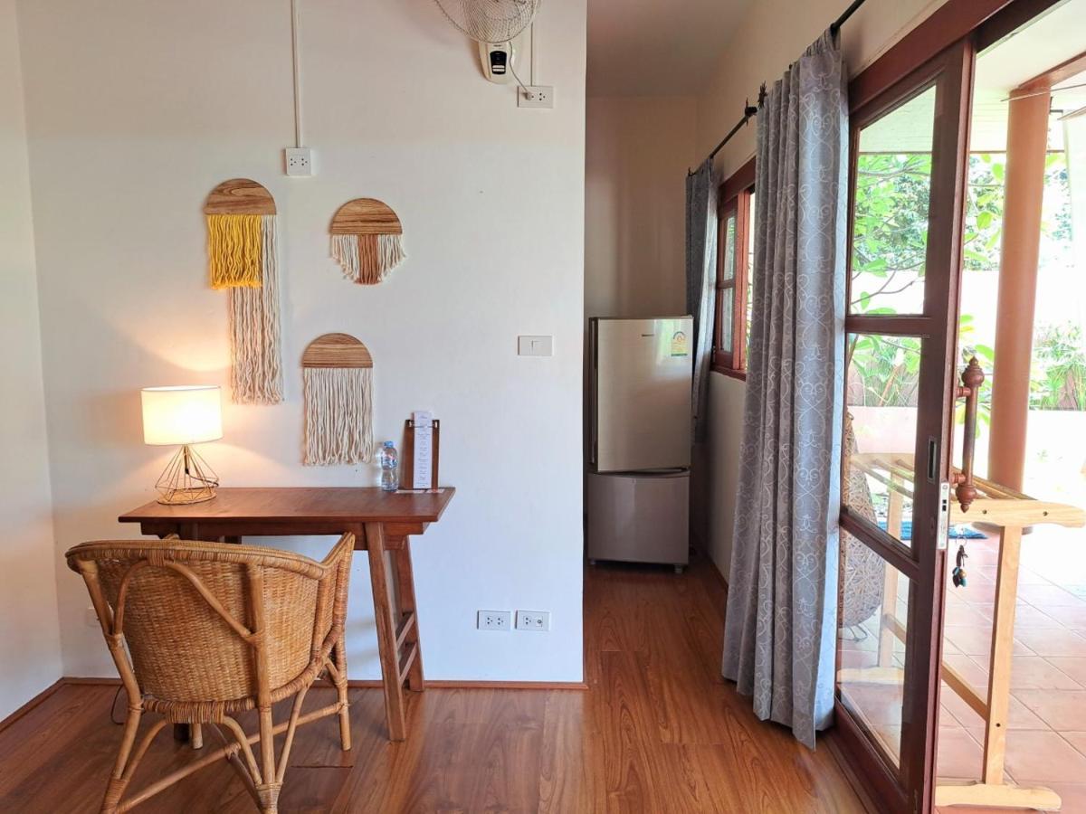 Laura Guest House-Adult Only- Hua Thanon  Екстер'єр фото