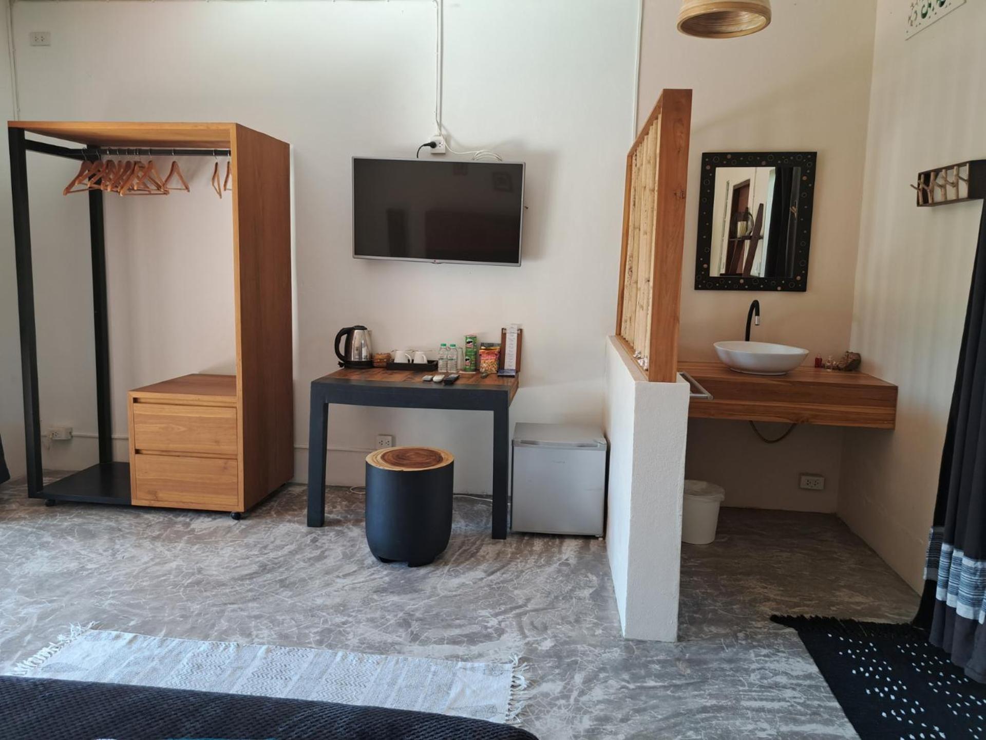 Laura Guest House-Adult Only- Hua Thanon  Екстер'єр фото