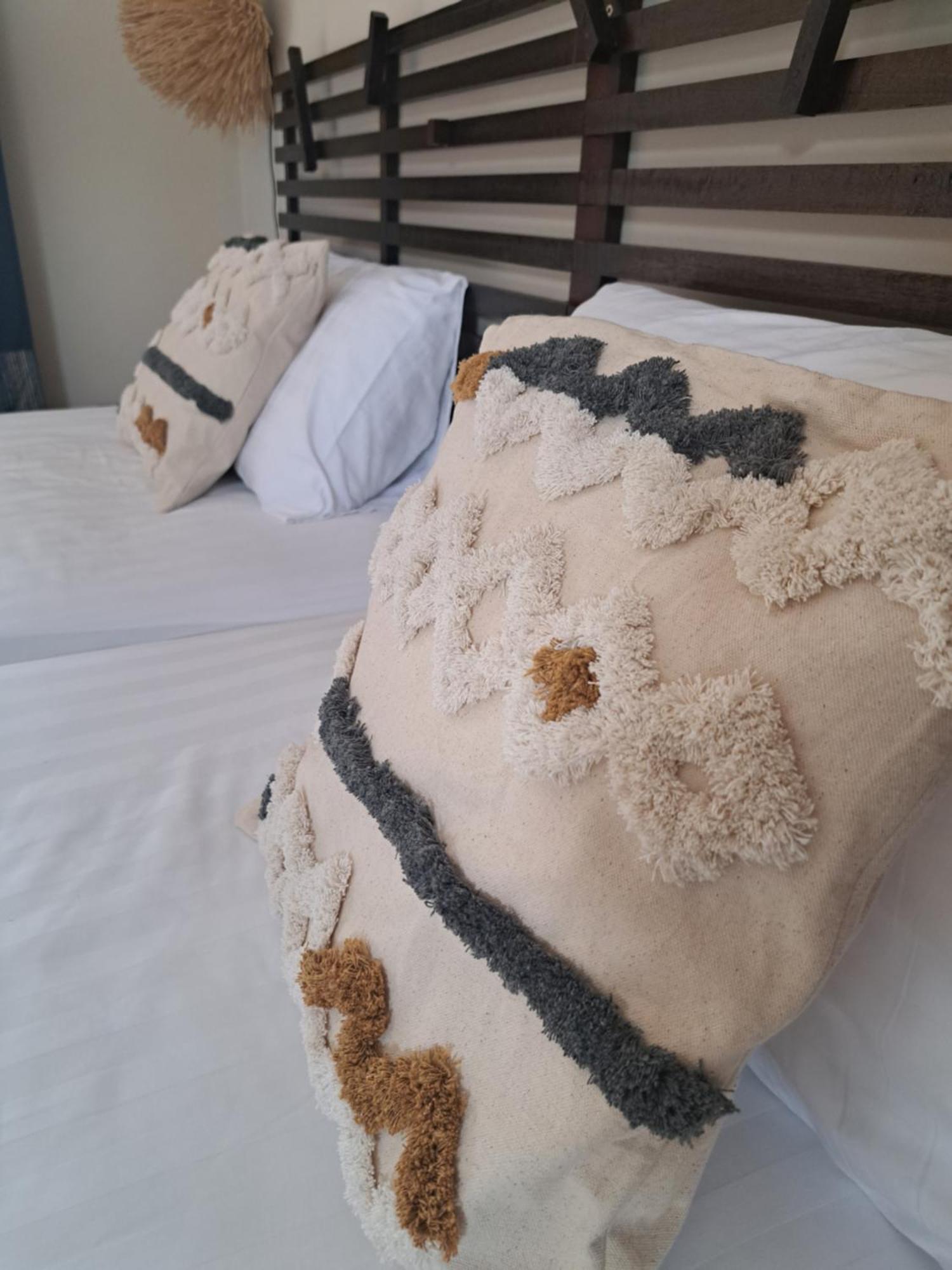 Laura Guest House-Adult Only- Hua Thanon  Екстер'єр фото