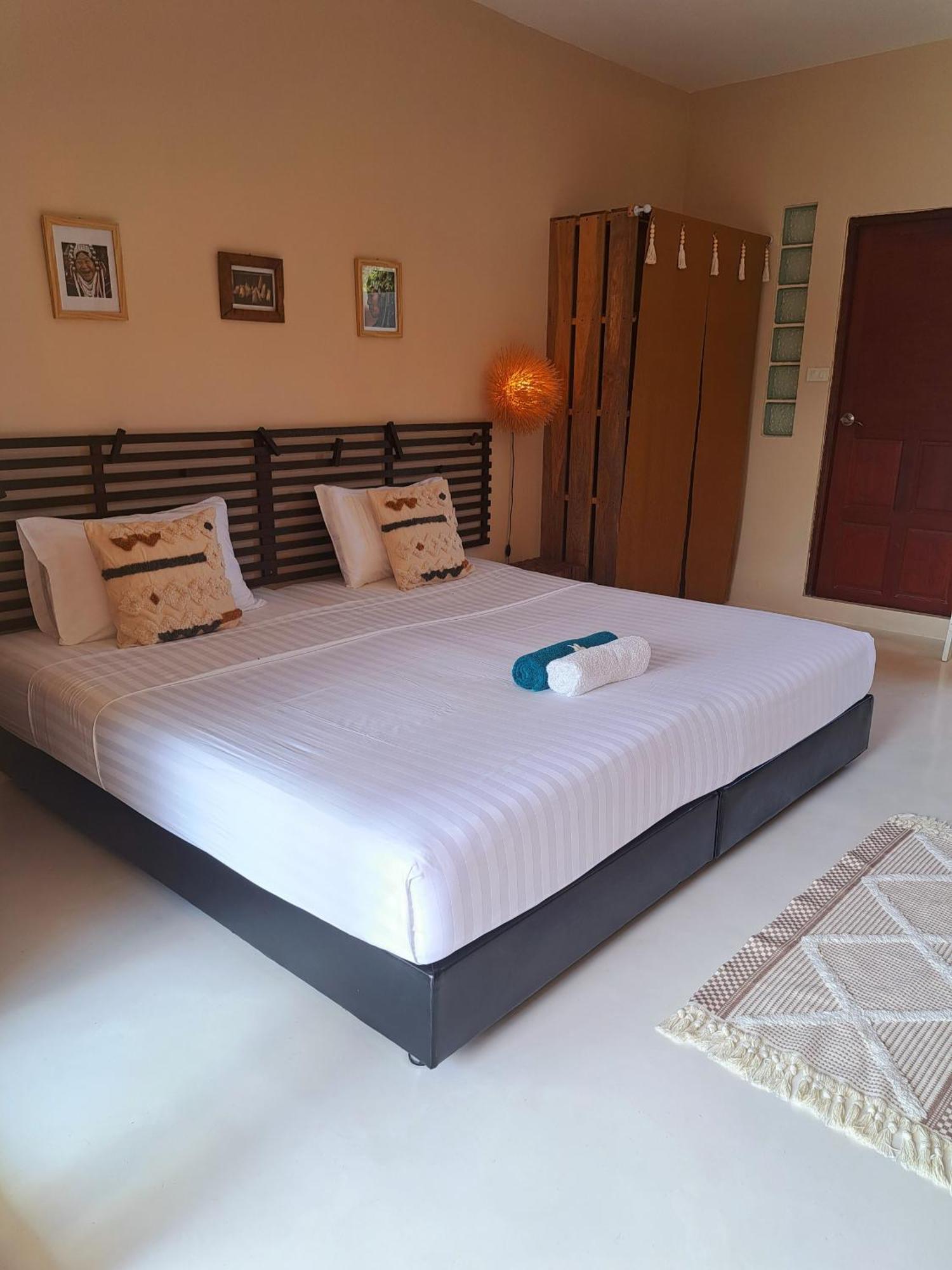 Laura Guest House-Adult Only- Hua Thanon  Екстер'єр фото