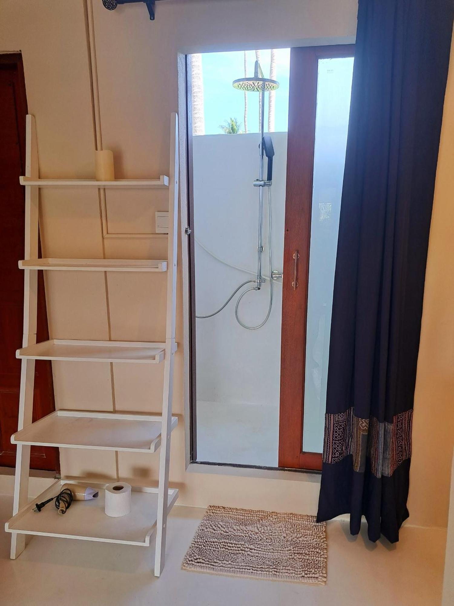 Laura Guest House-Adult Only- Hua Thanon  Екстер'єр фото
